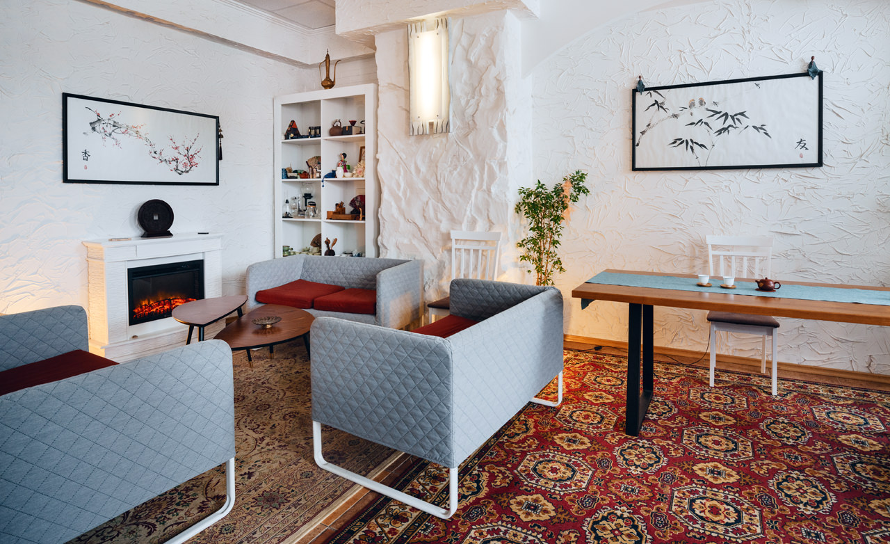 Чайная студия Алёны Величко в Минске, интерьер комнаты для проведения чаепитий и встреч в клубе